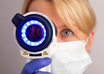 Oral cancer screening light tool